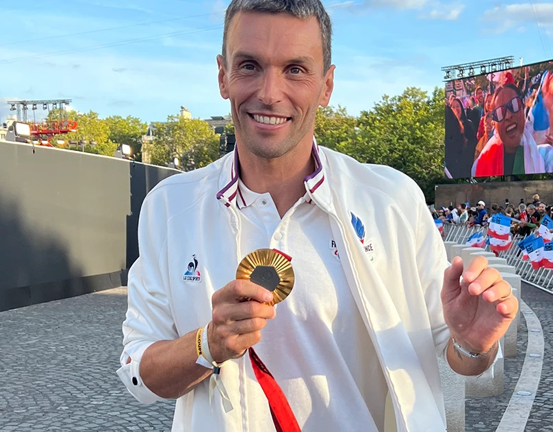 Alexis Hanquinquant présente sa médaille